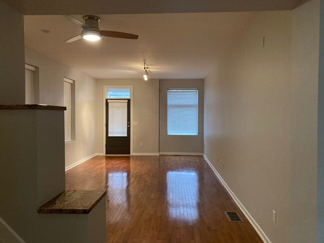 Photo - 742 S Front St