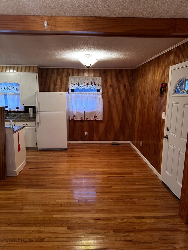 Photo - 3540 Wandering Ln NE