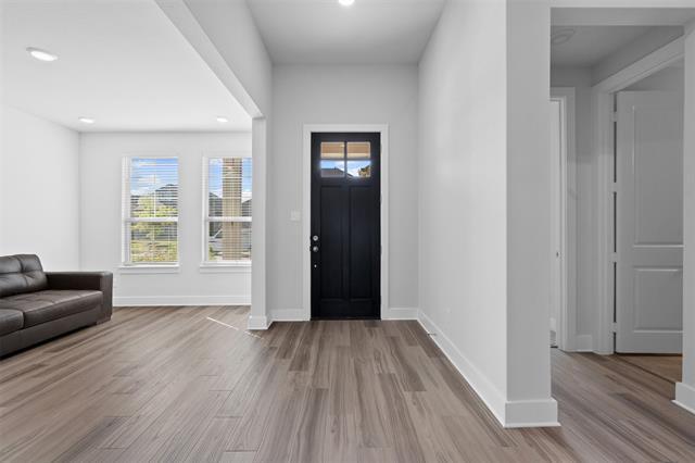 Photo - 1770 English Wy