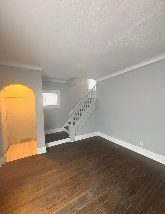 Photo - 16583 Archdale St