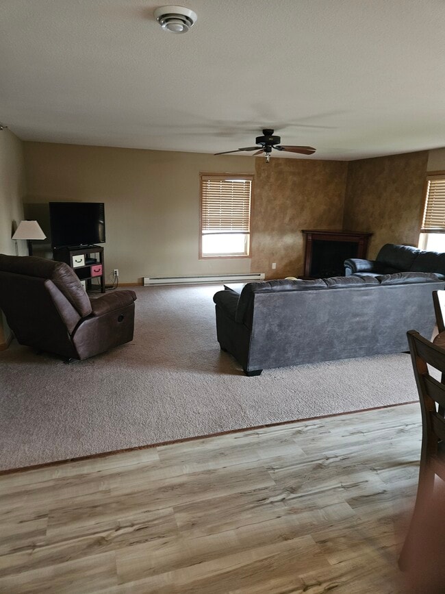 Living room - 4984 Service Dr Unit 315