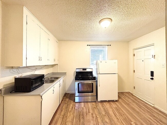 Building Photo - 560 S 600 E Unit 7
