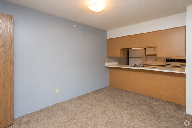 2BR, 1BA - 960 SF - Dining Area