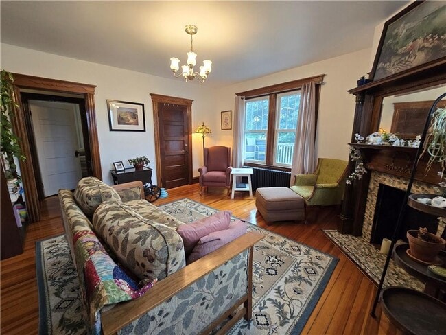 Photo - 1844 Broad St