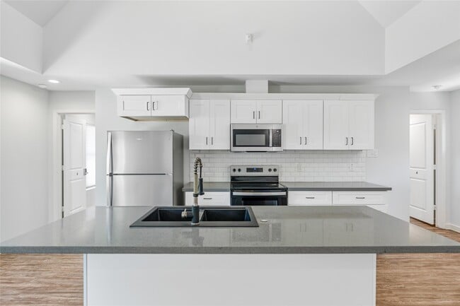 Photo - 3424 Tuam St