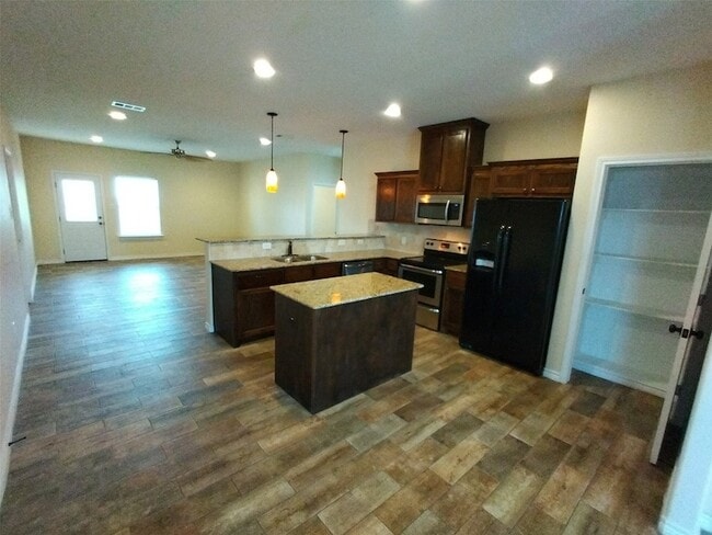 Photo - 4710 Henry St