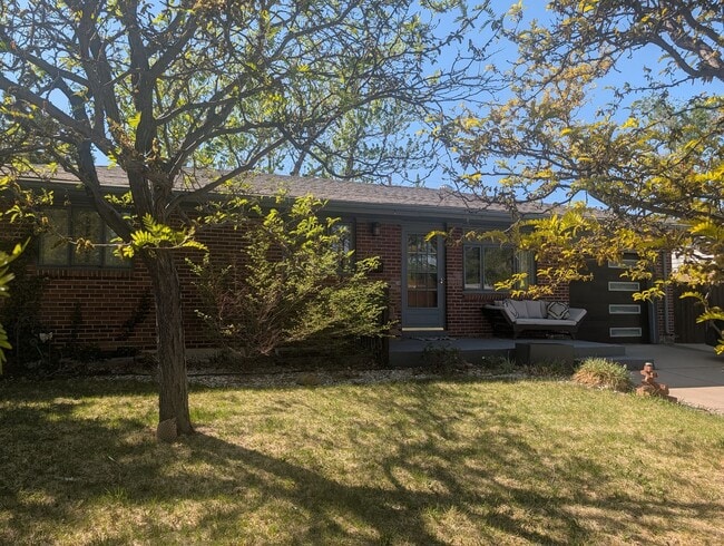 Building Photo - Enjoy Amazing Flatiron Views, Abundant Space, and A Large Backyard in this 5 Bedroom Home