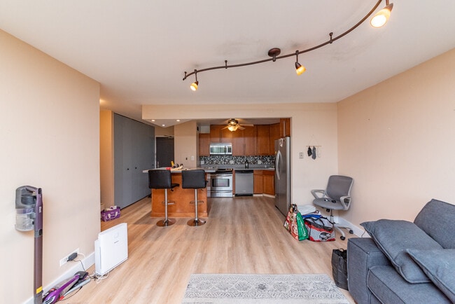 Photo - 3930 N Pine Grove Ave Unit 310