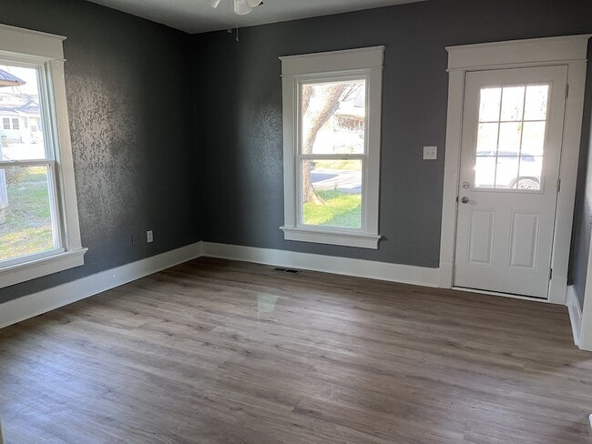 Photo - 2134 Hazel St