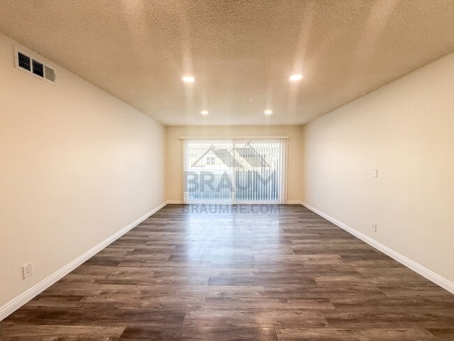 Photo - 6041 Whitsett Ave Unidad 206