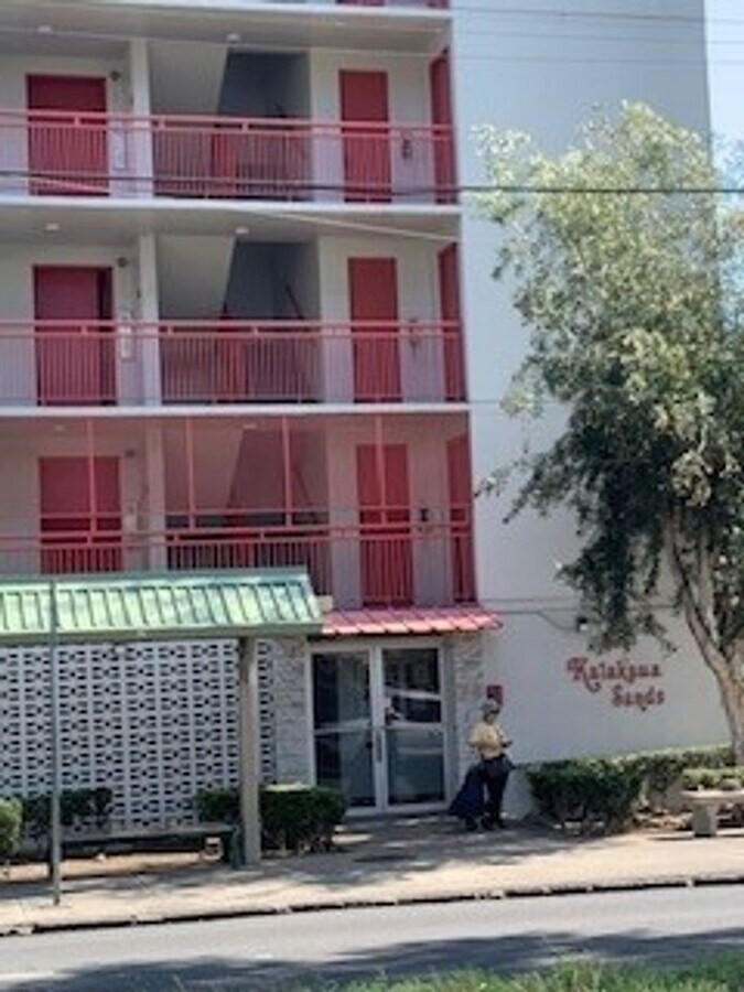 Kalakaua Sands- 1 bedroom 1 bath with 1 assigned parking - Kalakaua Sands- 1 bedroom 1 bath with 1 assigned parking Unit 304