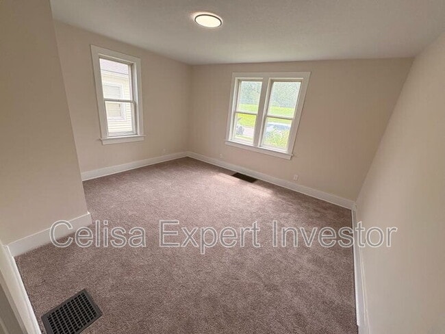 Photo - 805 Edgewater Ave