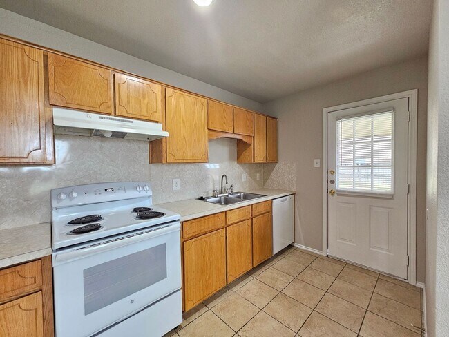Photo - RENT SPECIAL - AVAILABLE NOW! Unit 4601 Hudson Drive - D