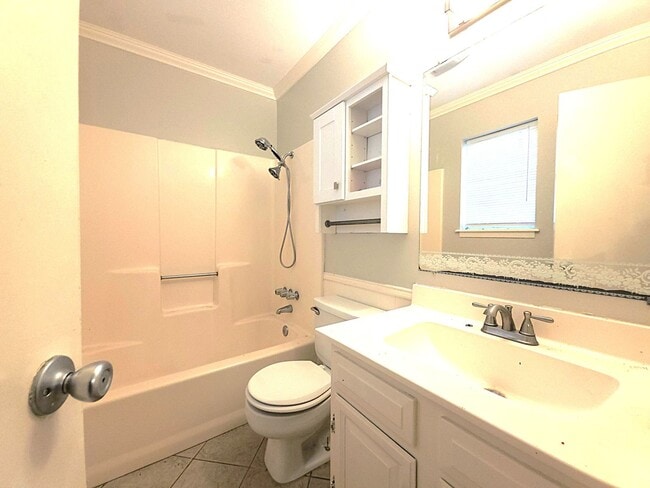 Photo - 308 Lakeview St