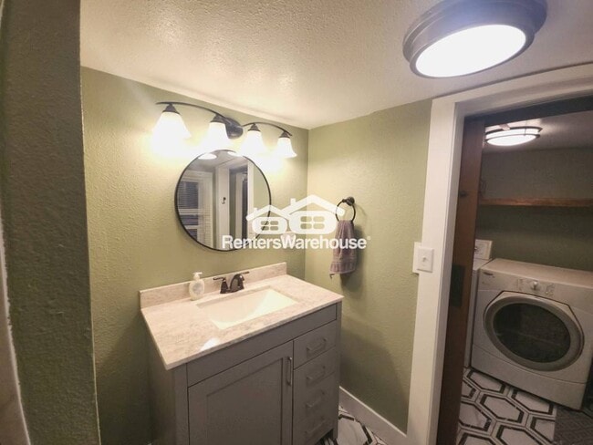 Photo - 1426 Douglas St