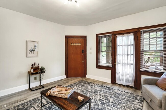 Photo - 537 E 11th St Unit 2