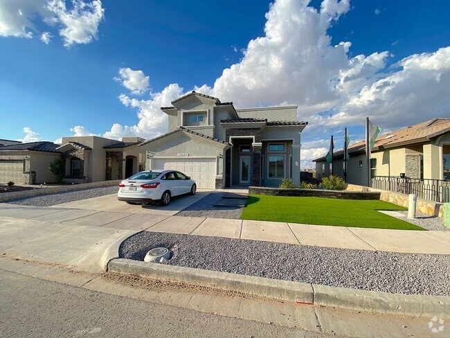 Building Photo - Spacious 4 Bedroom Refrig A/C Home