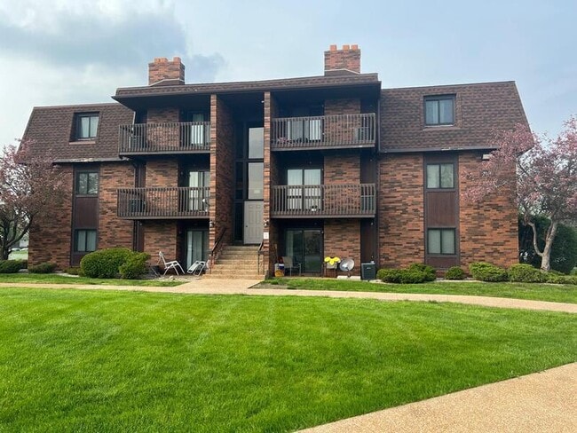 Building Photo - 2045 W 45th St Unit 203