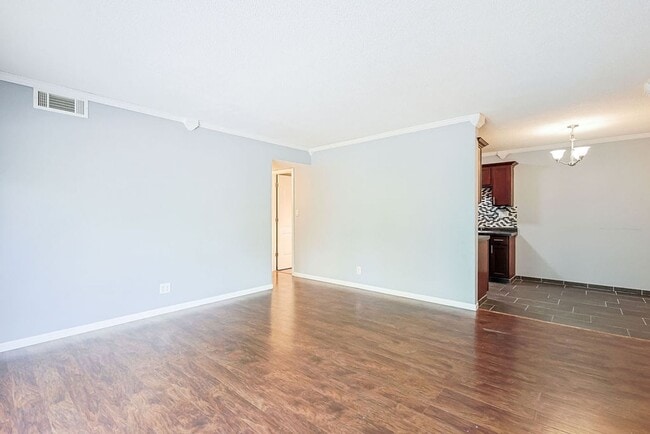Photo - Spacious 2BR/1BA in Pembroke Gardens!