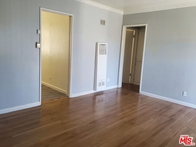 Building Photo - 1059 S Norton Ave Unit 5 Rental