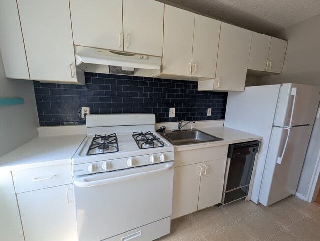 Photo - 572 Whitney Ave Unit 3E