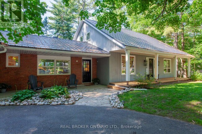 Photo - 1880 Glen Oak Ln