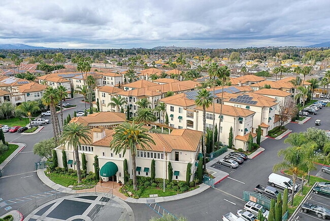 Building Photo - Palma Sorrento at Palm Valley Rental