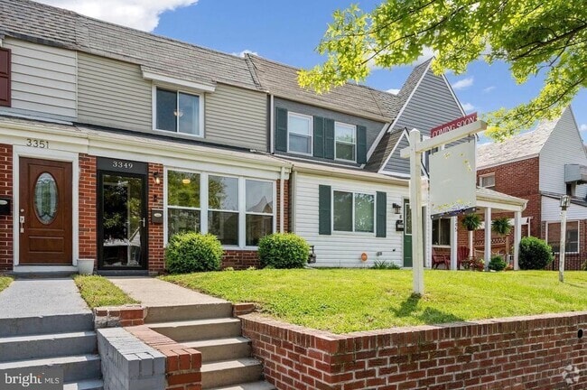 Building Photo - 3349 Blaine St NE Rental