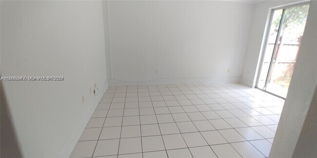 Photo - 1528 SE 24th Ct