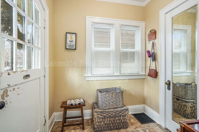 Photo - 928 Calvin Ave SE