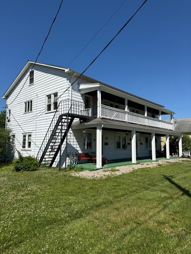 Building Photo - 64 Lyman St Unit 2L