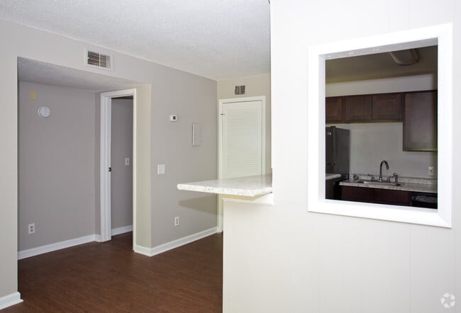 1BR, 1BA - 708 SF