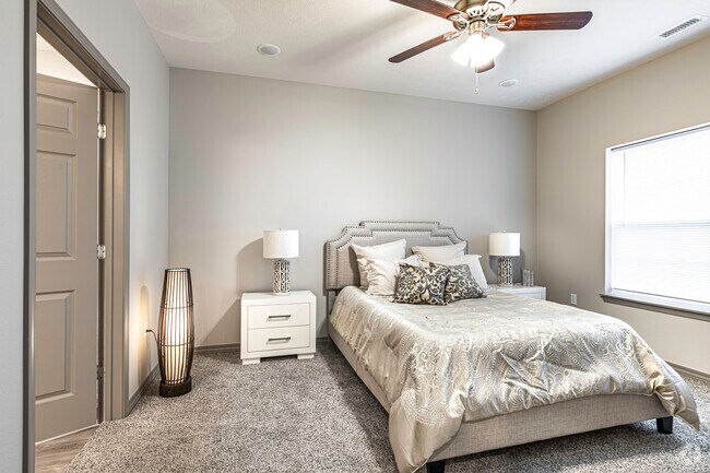 2BR, 2BA - 1395SF