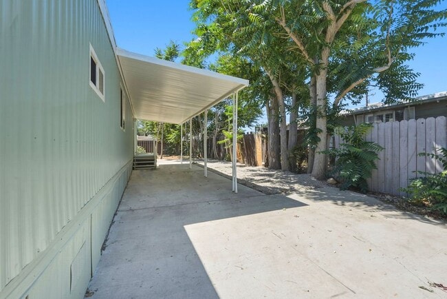 Photo - 19179 Monterey St