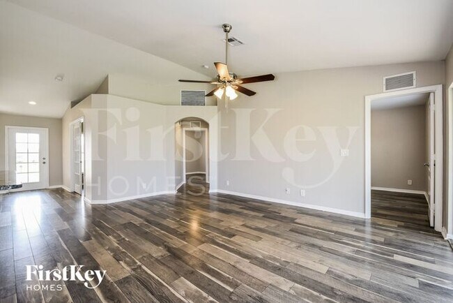 Photo - 2744 NE 5th Ave