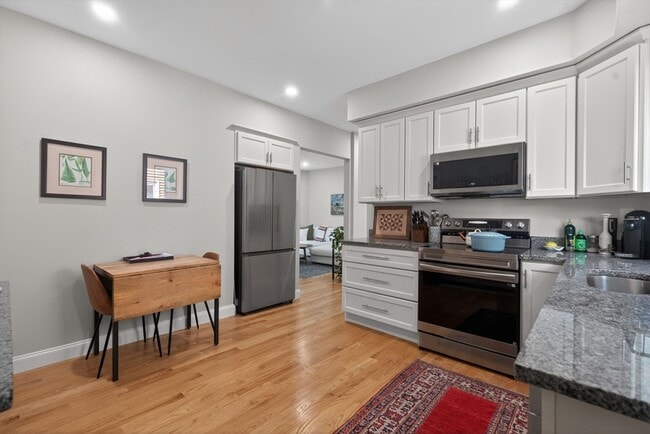 Photo - 17 Chelmsford St Unit 1
