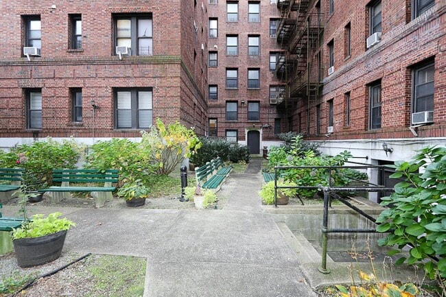 Building Photo - 115-25 Metropolitan Ave Unit 233