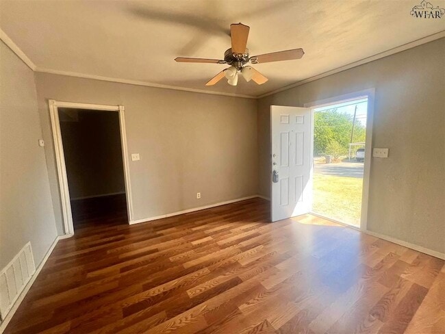 Photo - 2006 Bell St