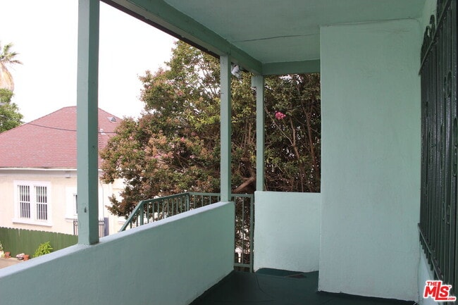 Photo - 1154 Irolo St