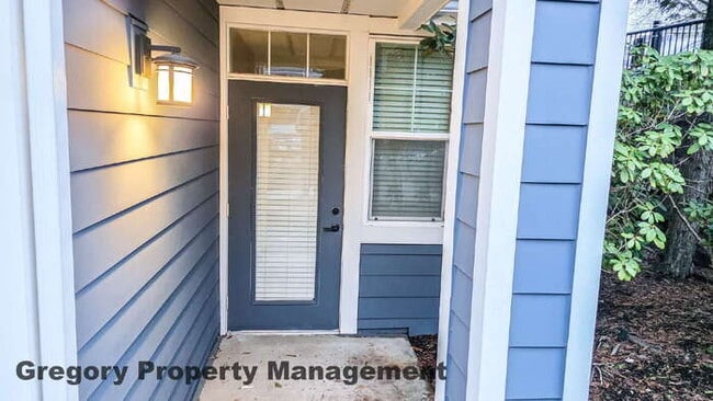 Photo - Sunlit & Spacious Ground-Level Condo | 12-Foot Ceilings, Luxury Amenities & Ideal Locale Unidad 2502