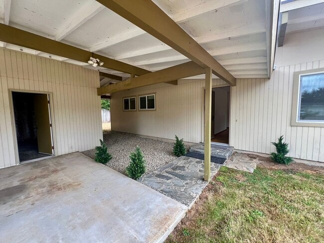 Photo - Updated 3BD w/ Outbuildings & Shop - Water included