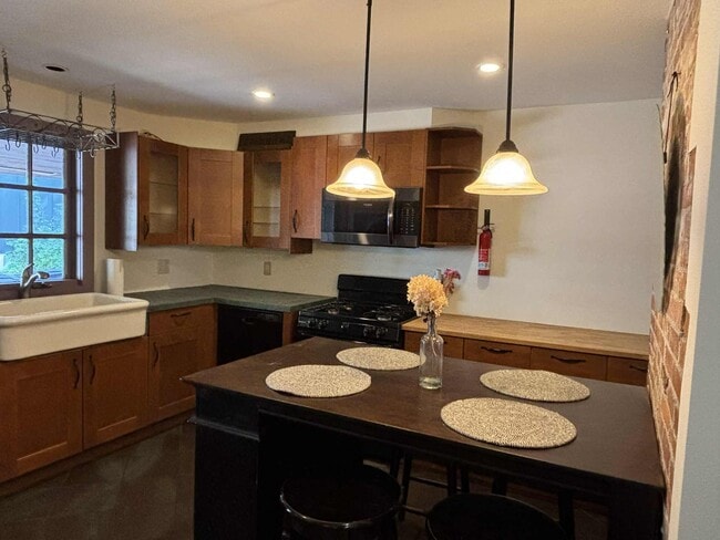 Kitchen - 88 S Willard St Unit 1