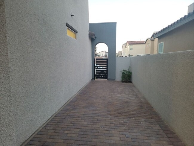 Photo - Gorgeous 2-story home 4 Bedroom with all the bells & whistles.