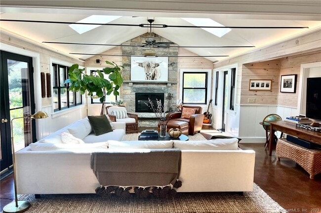 Photo - 11 Rolling Hills Dr