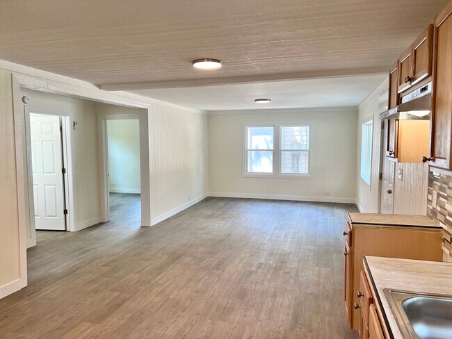 Photo - 1623 E Sullenberger Ave