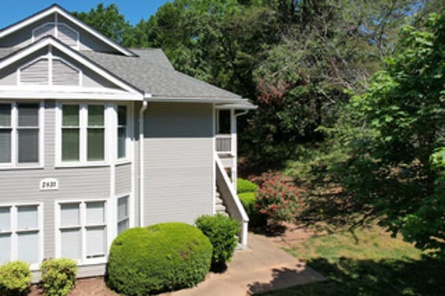 Building Photo - Condo for rent Unit # 202