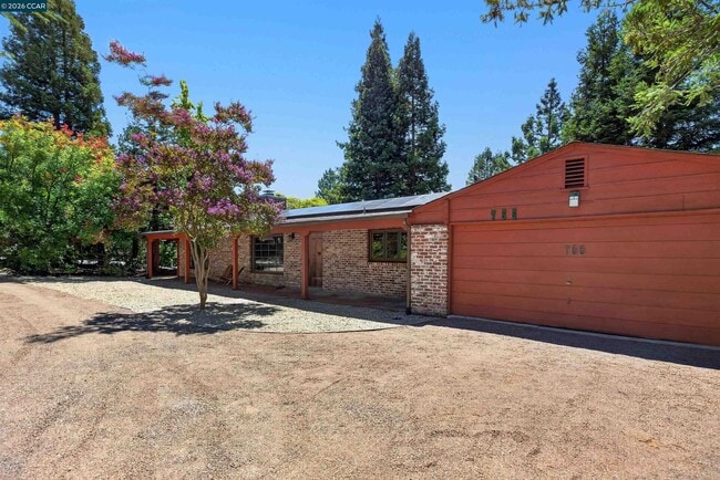 Building Photo - 755 Glenside Dr