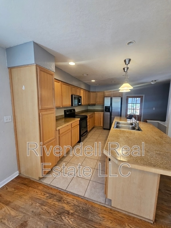 Photo - 2279 Kendall St