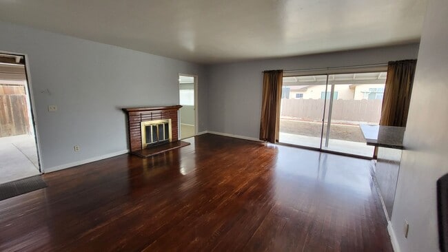 Photo - 2204 Bradley Ave