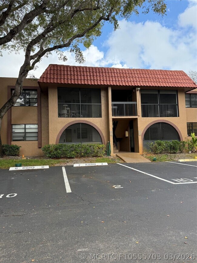 Building Photo - 8601 NW 34th Pl Unit A102